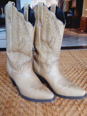 Women's Pale Yellow Western Cowboy Boots - Classic Embroidered Leather